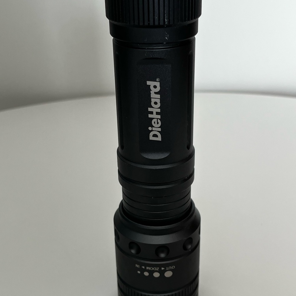 Die Hard Twist Focus Black Flashlight